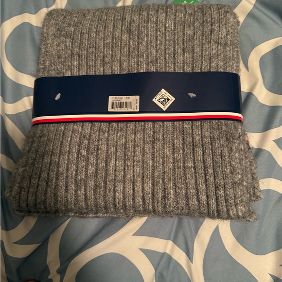 Tommy Hilfiger Gray Ribbed Hat and Scarf Set - Picture 2 of 3